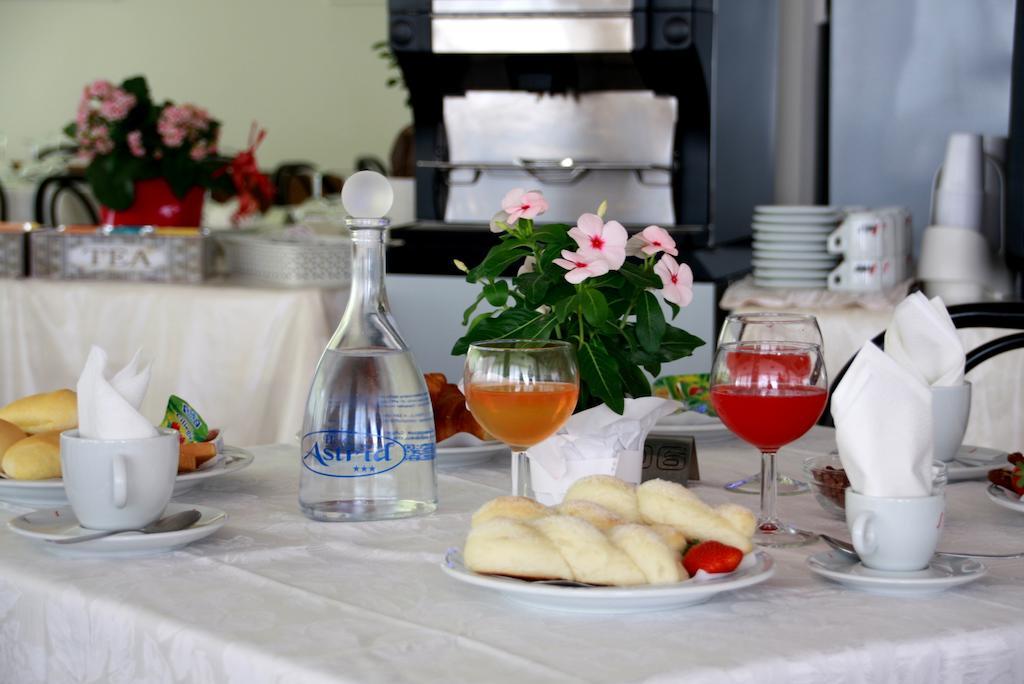 Hotel Astrid Cervia Zewnętrze zdjęcie