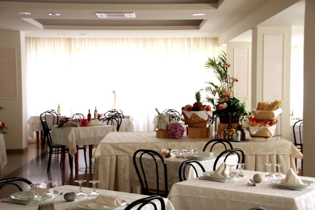 Hotel Astrid Cervia Zewnętrze zdjęcie