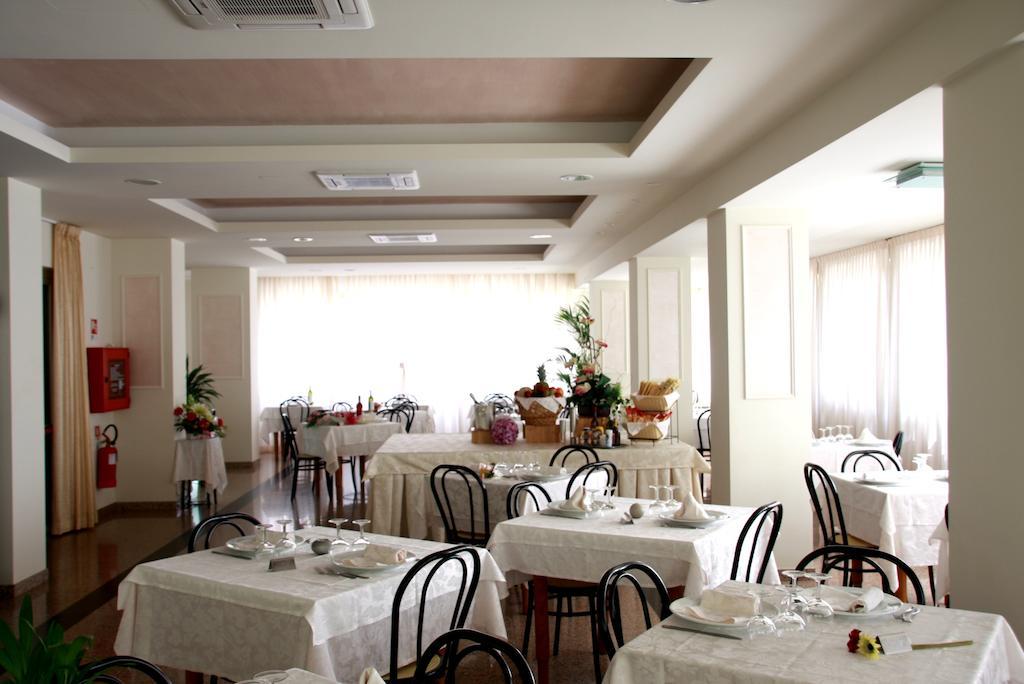 Hotel Astrid Cervia Zewnętrze zdjęcie
