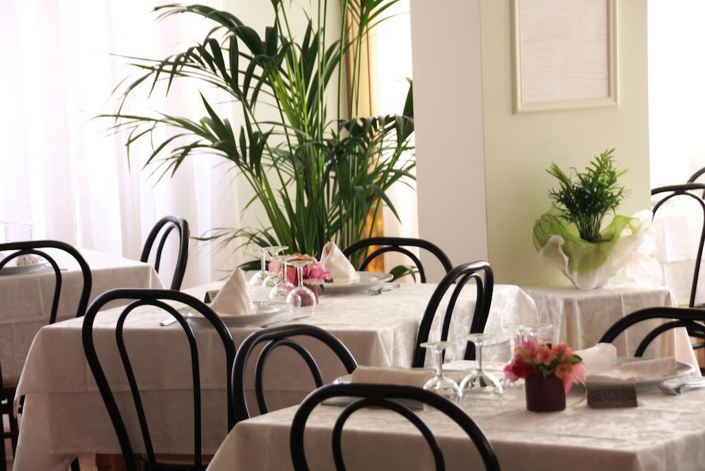 Hotel Astrid Cervia Zewnętrze zdjęcie